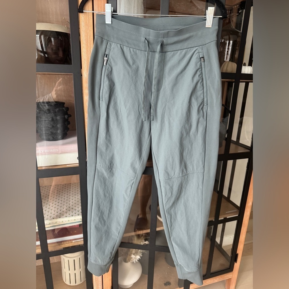 Athleta headlands hybrid Trekkie North Joggers Pants petite short Pockets cargo
